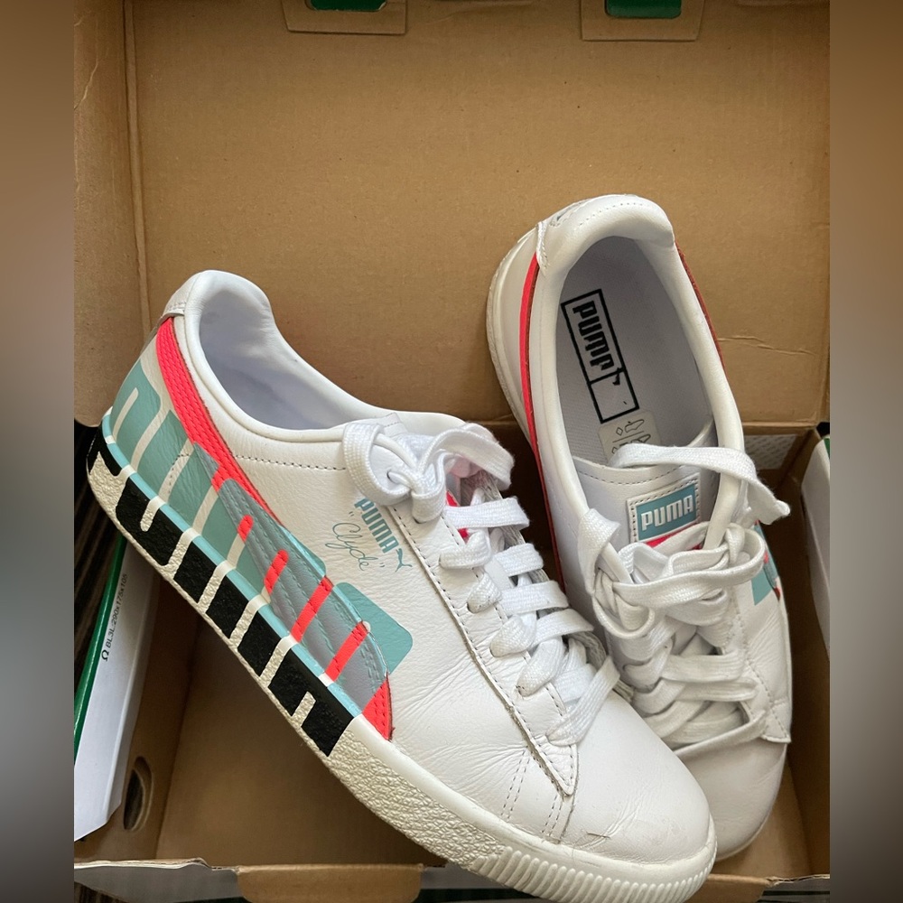 Puma Clyde’s 8.5 Women's White and Bridal Rosa Sneakers - gently loved